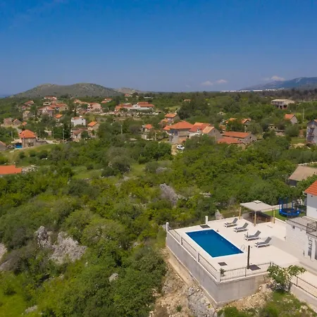 La Casa Gidora וילה שיבניק