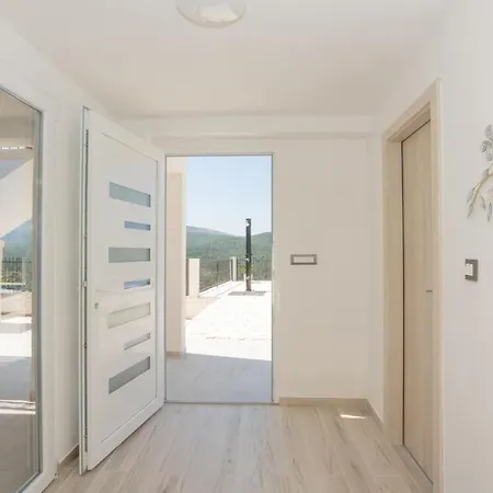 La Casa Gidora וילה שיבניק