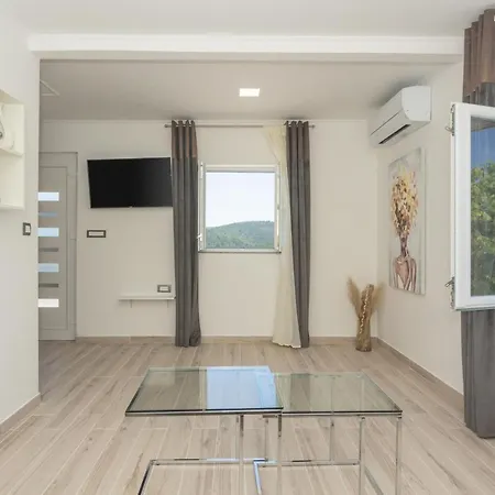 La Casa Gidora וילה שיבניק