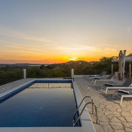 빌라 La Casa Gidora *