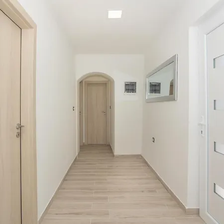 La Casa Gidora וילה שיבניק